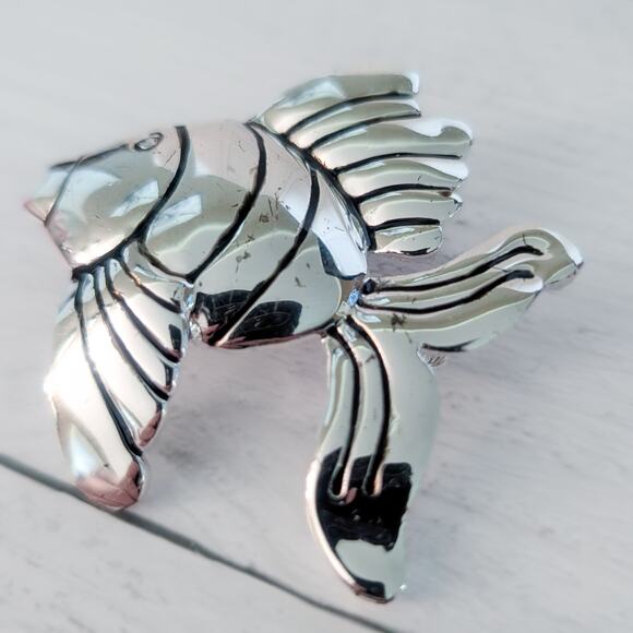 Vintage Brooch / Pendant Extra Large Silver Tone Fish Statement 2.25" x 2 & 3/8" - Picture 9 of 9